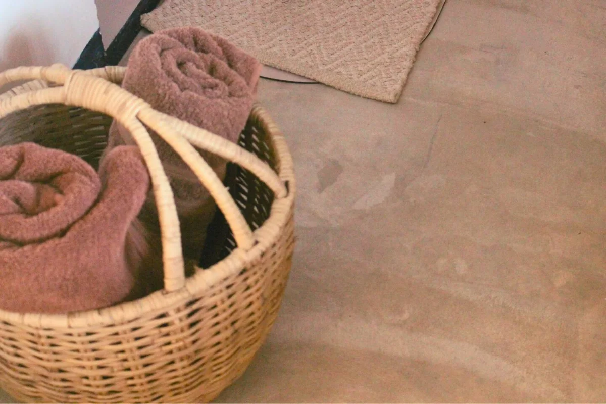 Las toallas, en su cesta